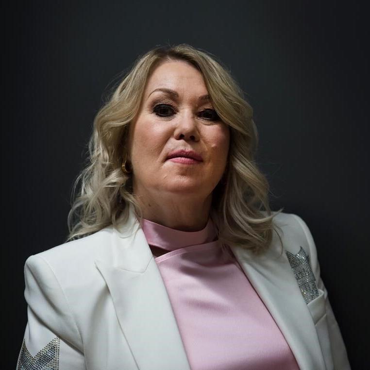 Jann Arden petitions Ottawa to ban live horse exports for slaughter
